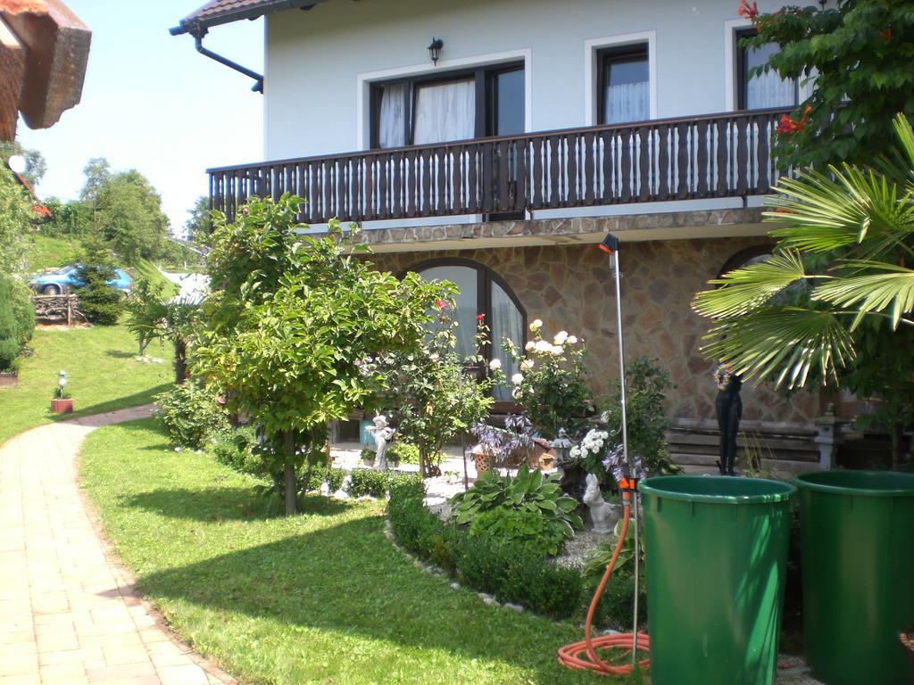 Hisa Korazija Apartment โรกัชกา สลาทินา ภายนอก รูปภาพ