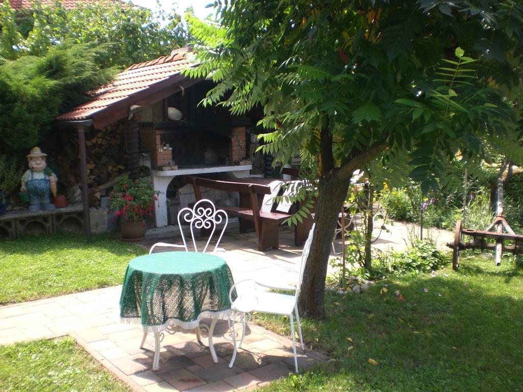 Hisa Korazija Apartment โรกัชกา สลาทินา ภายนอก รูปภาพ