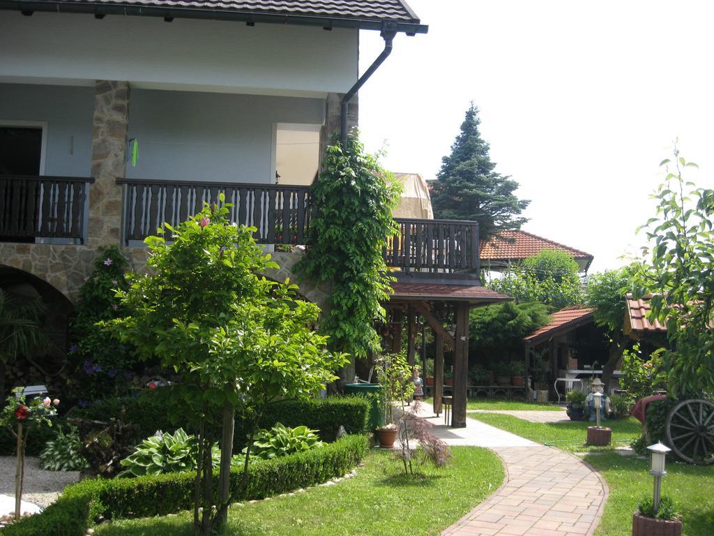 Hisa Korazija Apartment โรกัชกา สลาทินา ภายนอก รูปภาพ