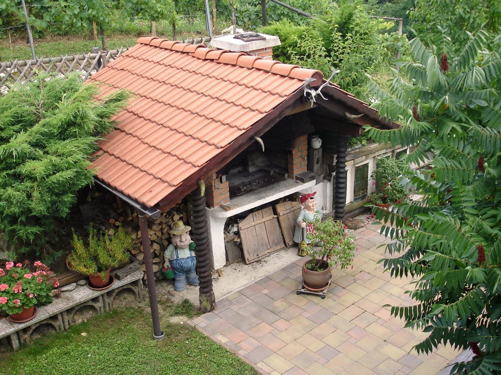 Hisa Korazija Apartment โรกัชกา สลาทินา ภายนอก รูปภาพ
