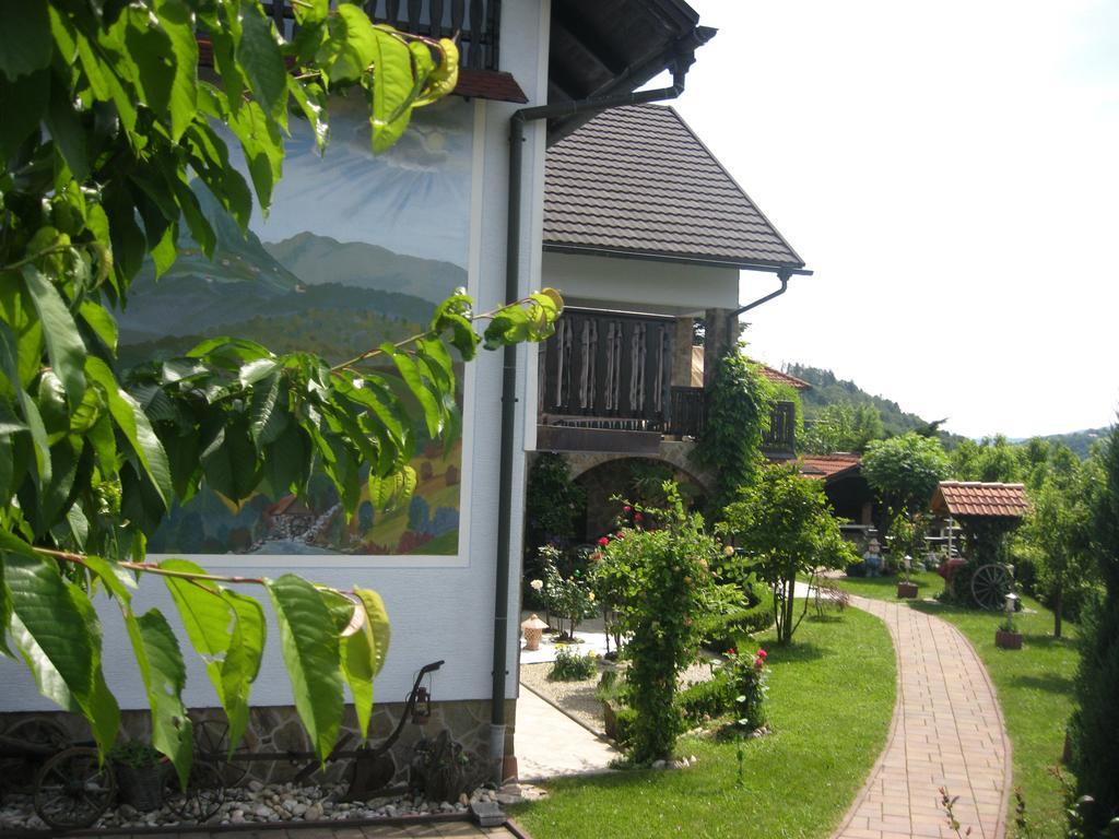 Hisa Korazija Apartment โรกัชกา สลาทินา ภายนอก รูปภาพ
