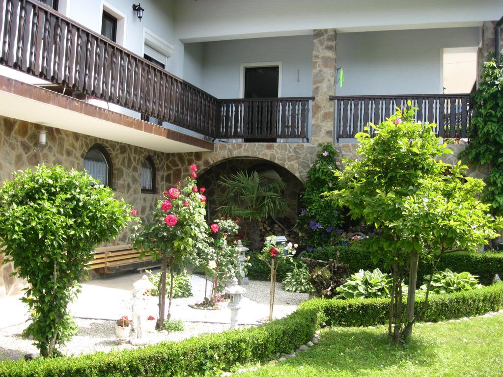 Hisa Korazija Apartment โรกัชกา สลาทินา ภายนอก รูปภาพ