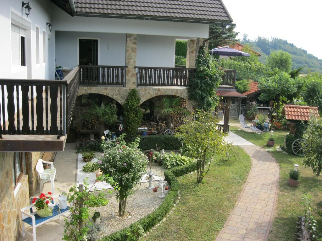 Hisa Korazija Apartment โรกัชกา สลาทินา ภายนอก รูปภาพ